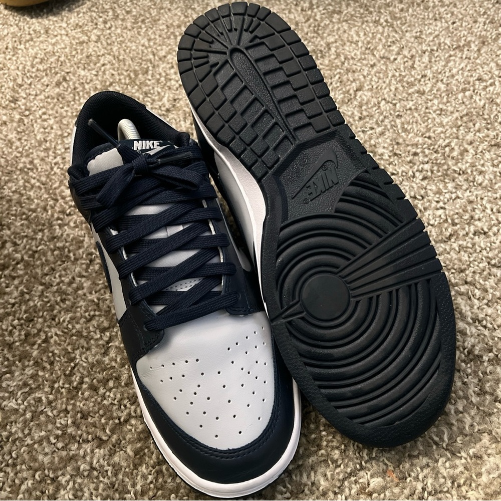 9 1/2 men’s Georgetown dunk low with box worn twice with crease protectors